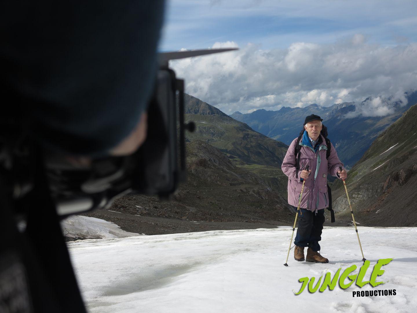 Filmdreh in Gletscherspalte/ Shoot in a crevasse on a glacier